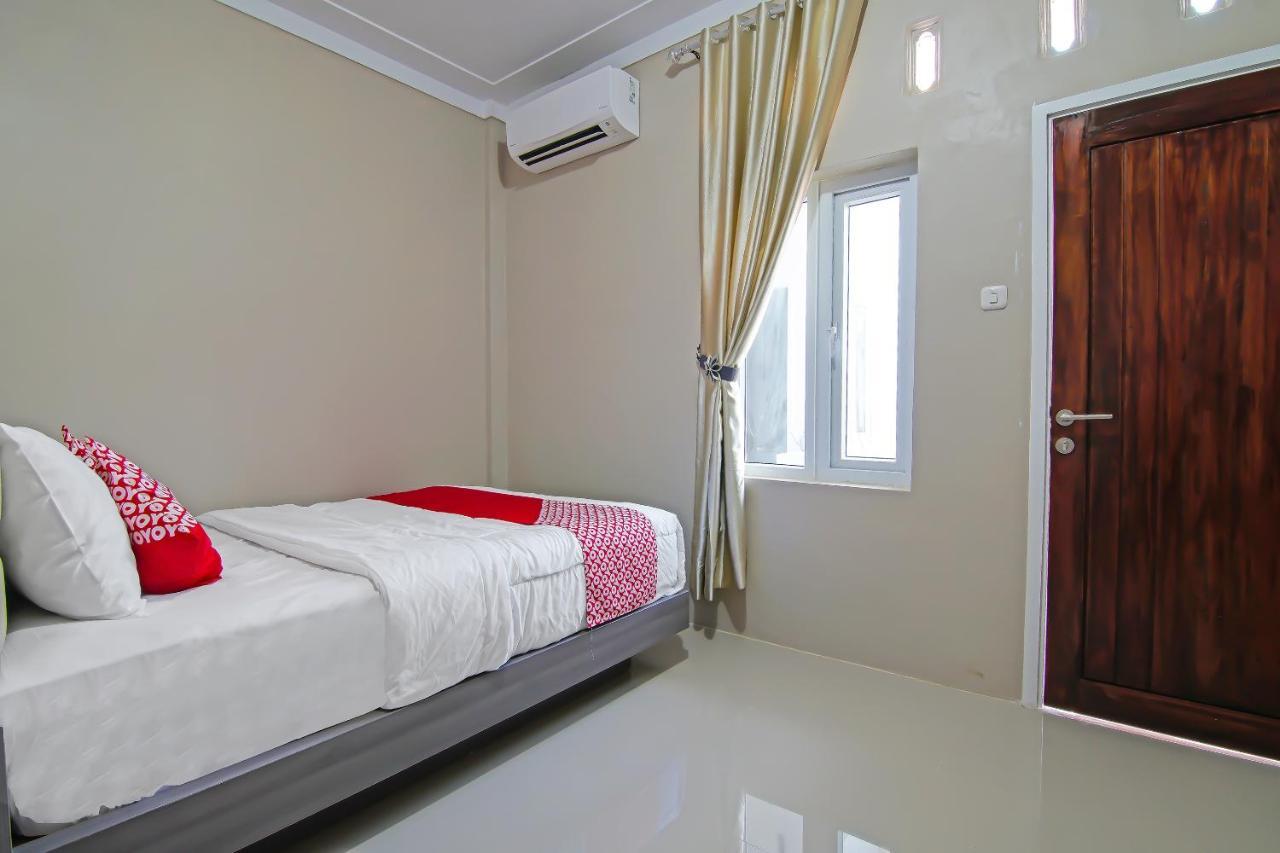 Oyo 91681 Raysa Homestay Pekanbaru Exterior photo